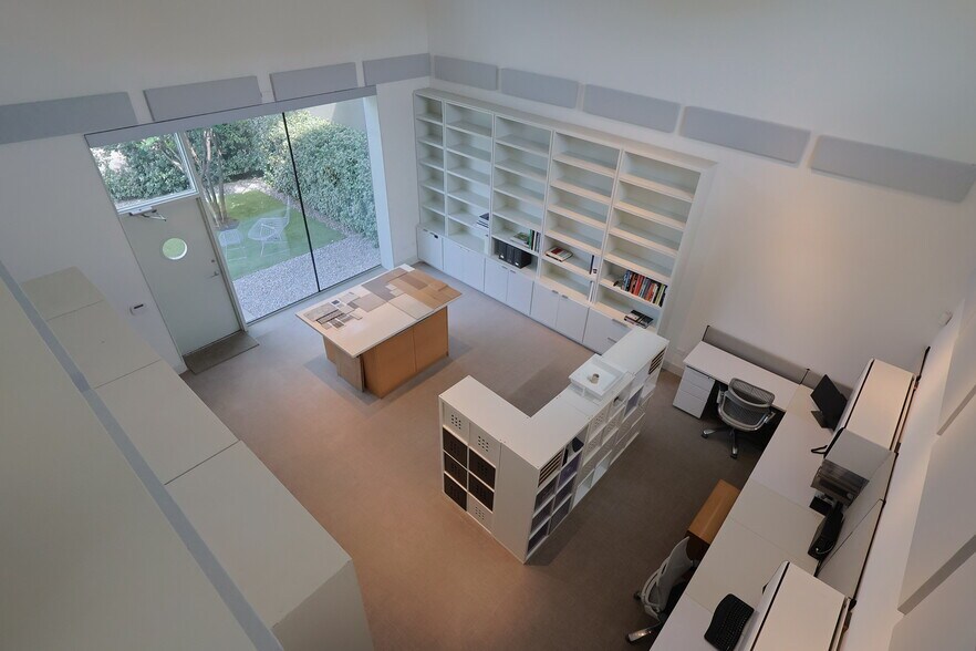 More Photos Of 1111 Lagoon Dr, Dallas Office For Sale