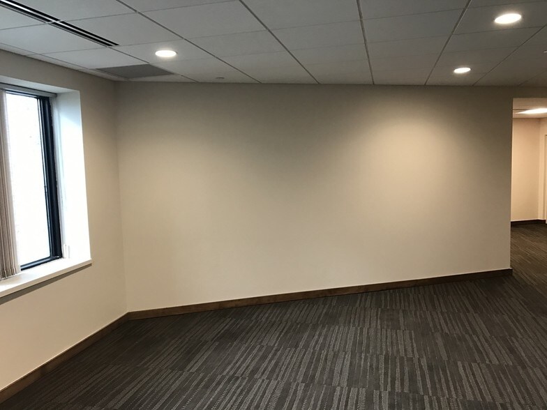 More Photos Of 2970 Corporate Ct, Orefield Medical For Lease