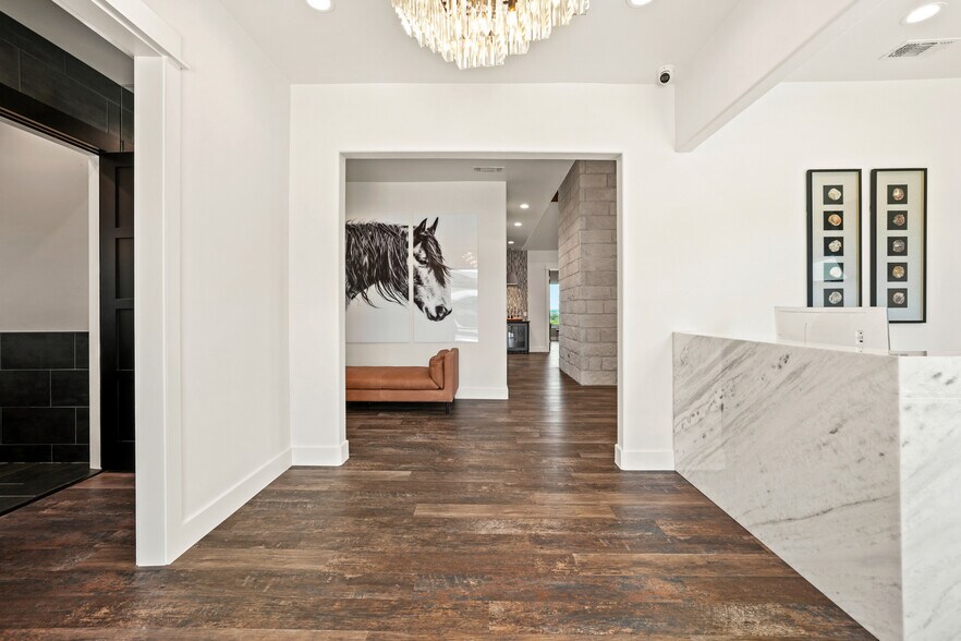 More Photos Of 602 Steve Hawkins Pky, Marble Falls Storefront Retail Office For Sale