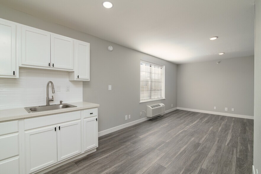 More Photos Of 3211 S 79th East Ave, Tulsa Apartments For Sale