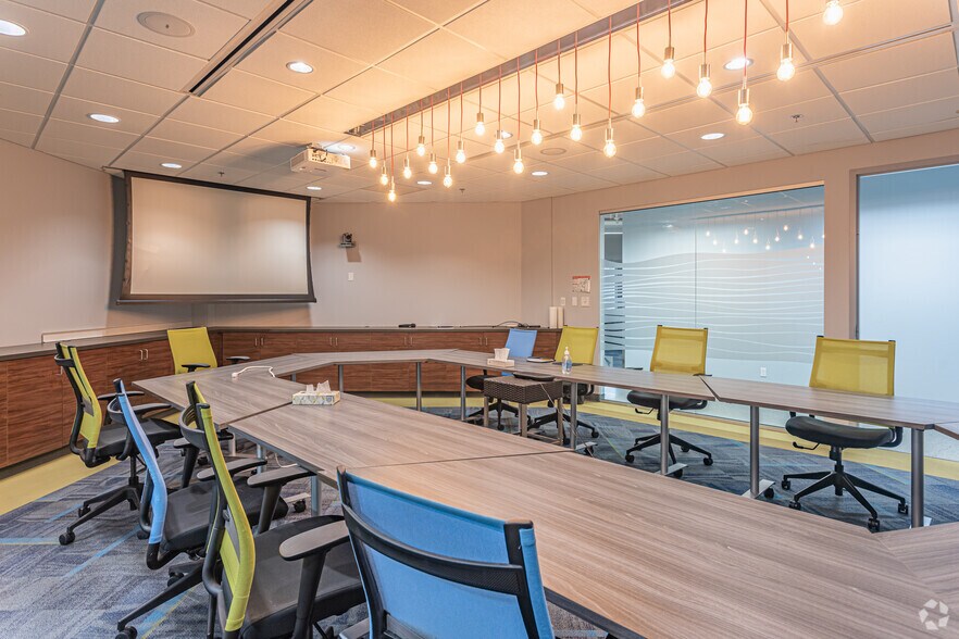 More Photos Of 6810 8th St, Edmonton Warehouse For Lease