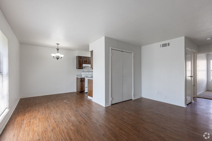 More Photos Of 101-121 S Bonnie Brae St, Denton Apartments For Sale