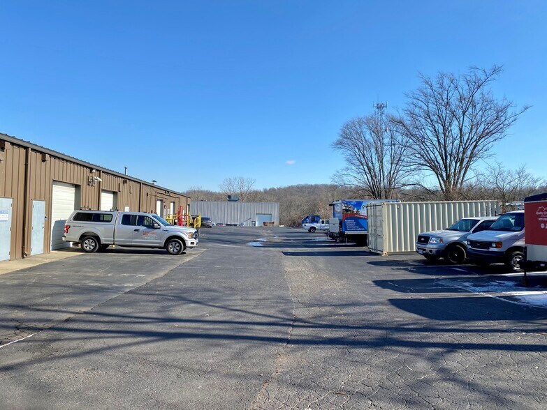 More Photos Of 400-460 Fame Rd, Dayton Light Distribution For Lease