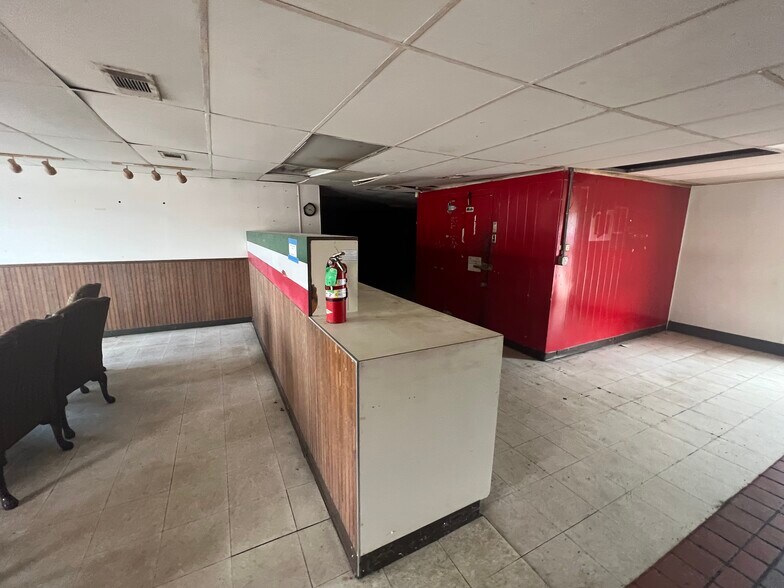 More Photos Of 3450 Demetropolis Rd, Mobile Restaurant For Sale