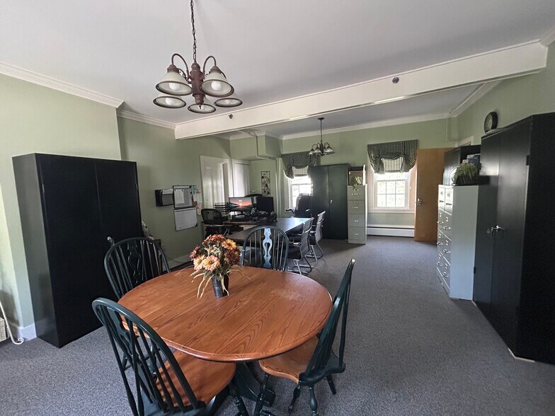 More Photos Of 87 Washington St, Conway Office For Sale