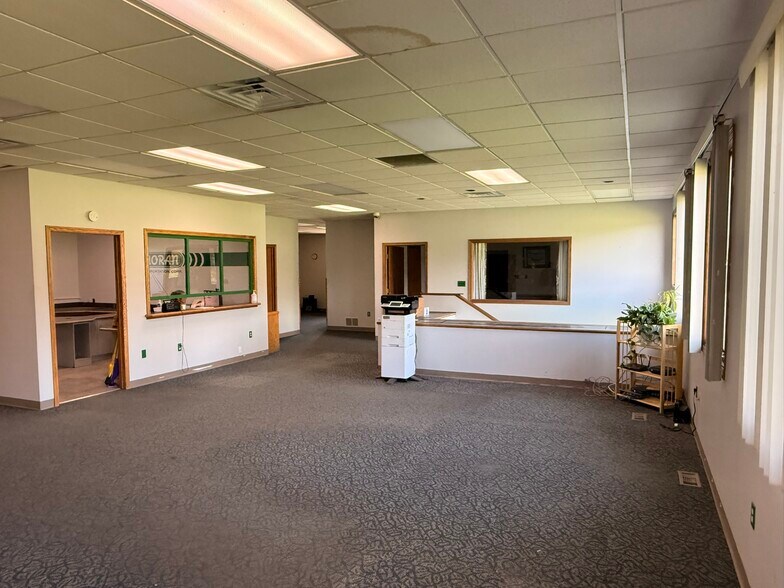 More Photos Of 4550 Roseville Rd, Roseville Truck Terminal For Sale