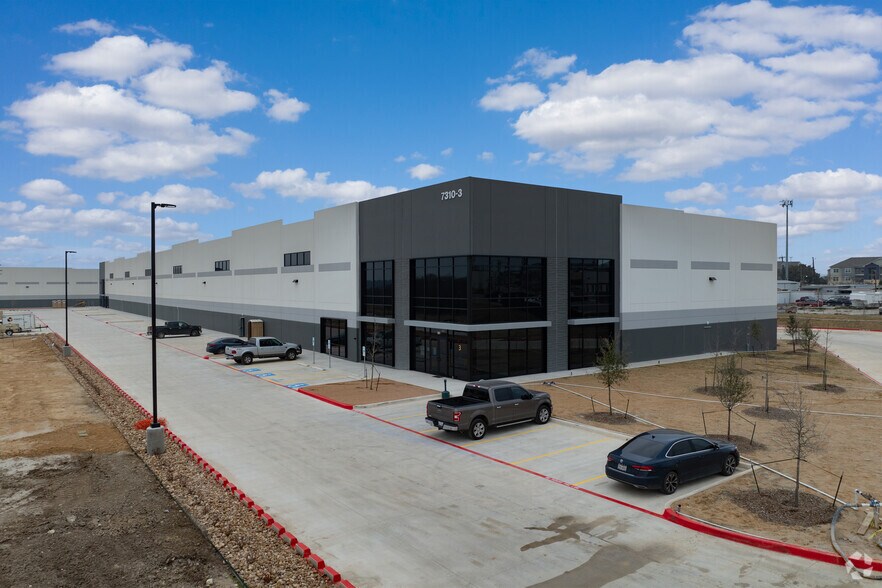 More Photos Of Eckhert Rd, San Antonio Unknown For Lease