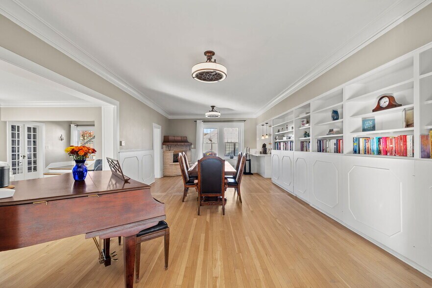 More Photos Of 2049 S Brentwood Blvd, Springfield Office For Sale