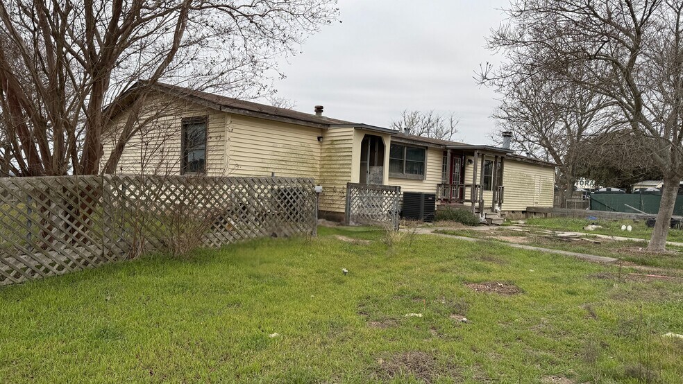 More Photos Of 4077 Highway 16 S, Bandera Land For Lease