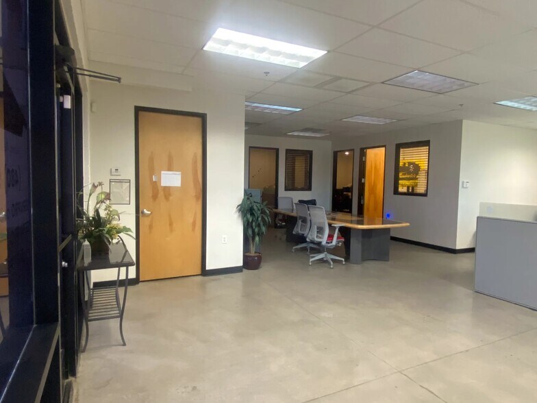 More Photos Of 4185 W Kitty Hawk, Chandler Warehouse For Lease