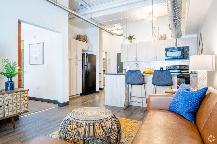 More Photos Of 320 W Broadway, Monona Apartments For Lease