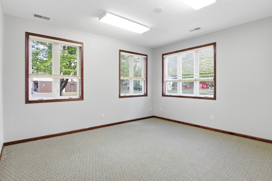 More Photos Of 2108 S Broadway St, Menomonie Office For Sale