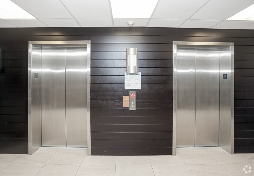 More Photos Of 3600 Woodview Trace, Indianapolis Office For Lease