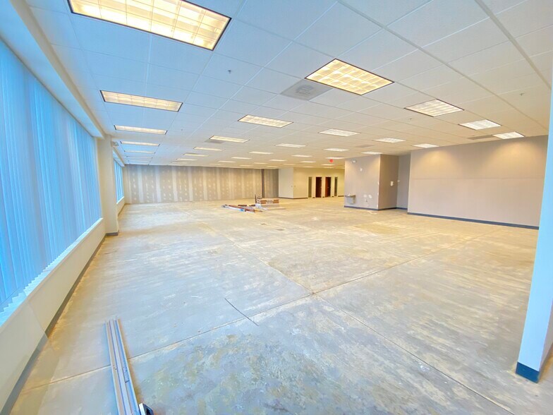 More Photos Of 8020 Tyler Blvd, Mentor Flex For Lease