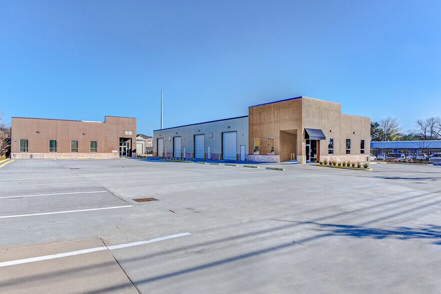 More Photos Of 1631 Highway 6 S, Houston Warehouse For Lease