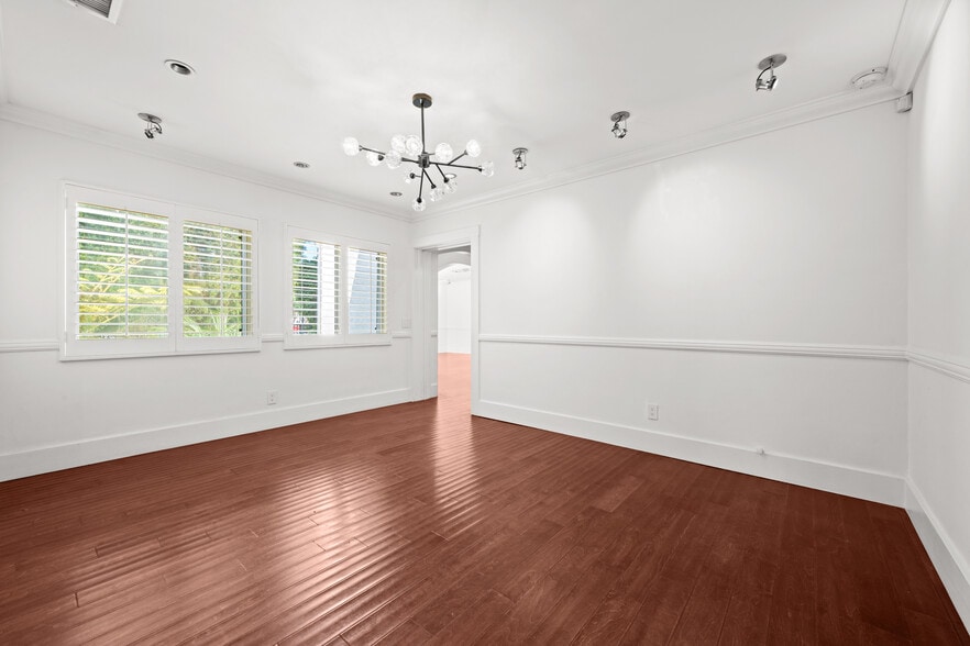 More Photos Of 803 S Sycamore Ave, Los Angeles Multifamily For Sale