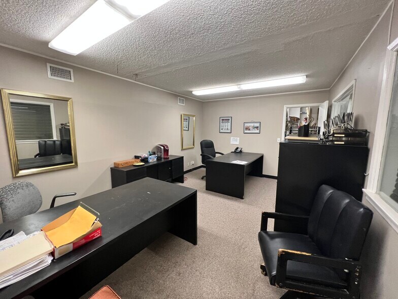 More Photos Of 1998 Harbor Blvd, Costa Mesa Showroom For Lease