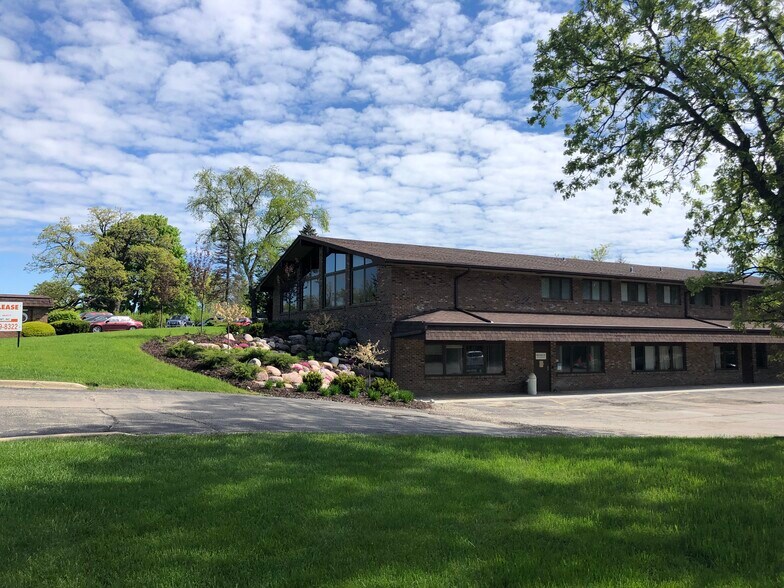 More Photos Of 3115 Lewis Ave, Zion Office For Lease