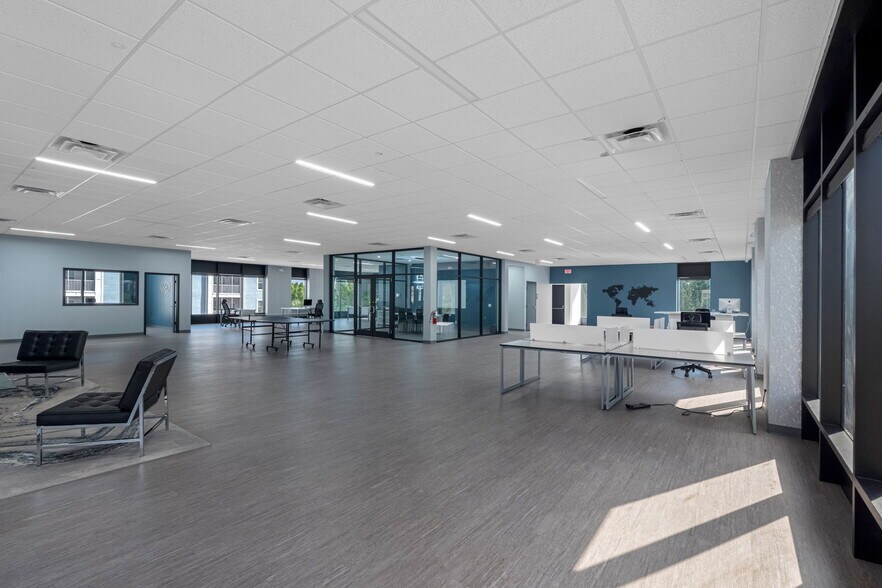 More Photos Of 18401 US Highway 19 N, Clearwater Office For Sale