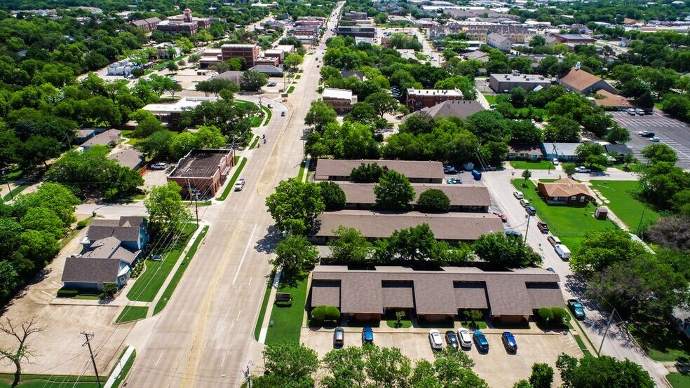 More Photos Of 376 W Main St, Lewisville Medical For Sale