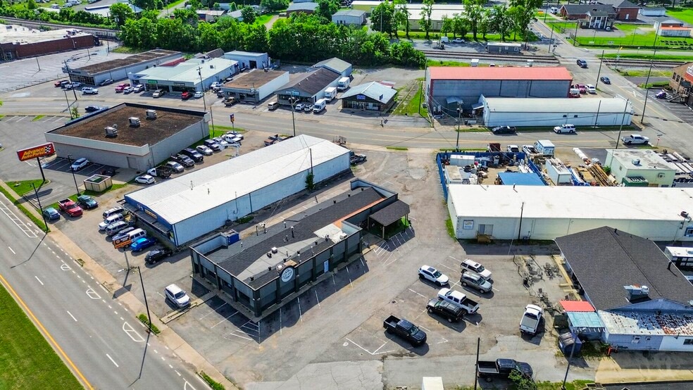 More Photos Of 134 W Broadway, Gallatin Restaurant For Sale