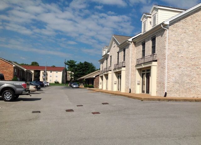 More Photos Of 5722 Hickory Plaza Dr, Nashville Office For Lease