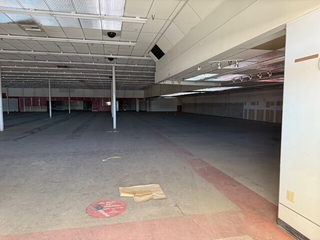 More Photos Of 967 Hancock Rd, Bullhead City General Retail For Sale