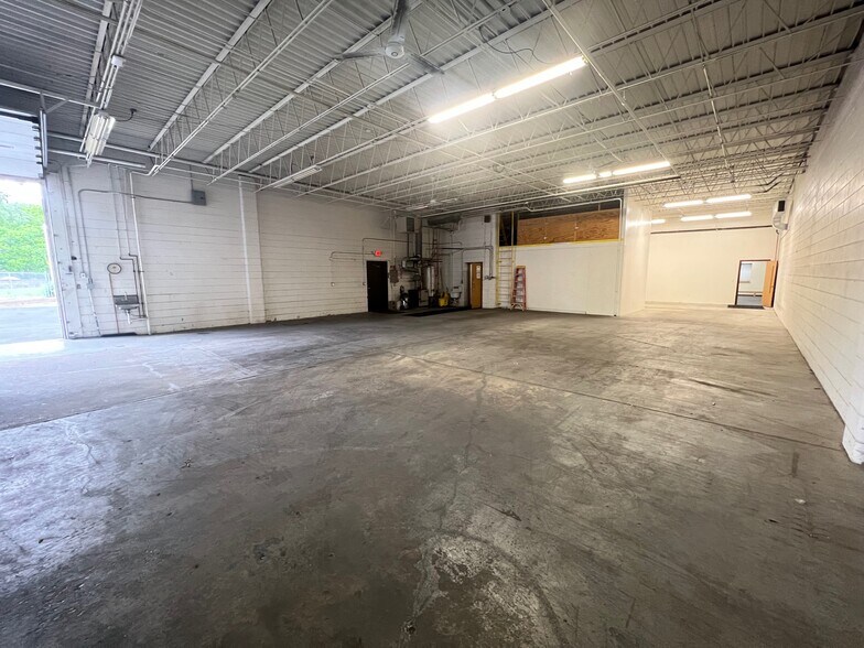 More Photos Of 1642 Carroll Ave, Saint Paul Light Manufacturing For Lease