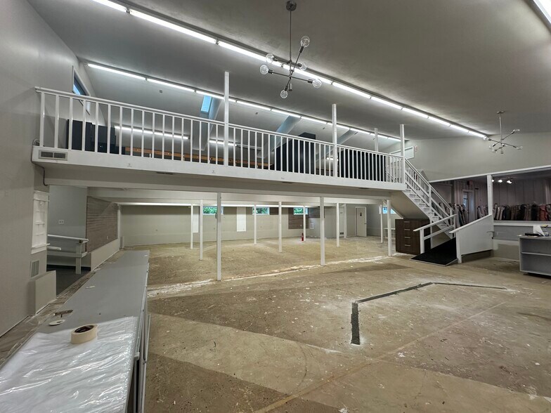 More Photos Of 5900 E Seneca Tpke, Jamesville Freestanding For Sale