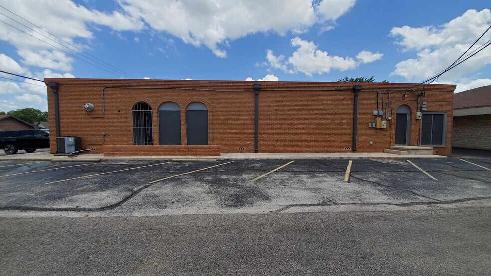 More Photos Of 1202 S 31st St, Temple Storefront Retail Office For Lease