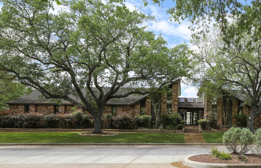 More Photos Of 2095 W Main St, League City Medical For Lease