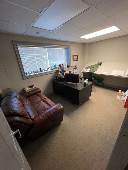 More Photos Of 321 Marble Mill Rd NW, Marietta Coworking Space