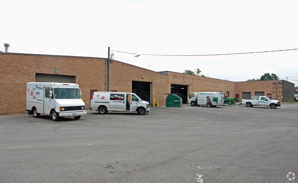 More Photos Of 952-970 Seton Ct, Wheeling Warehouse For Lease