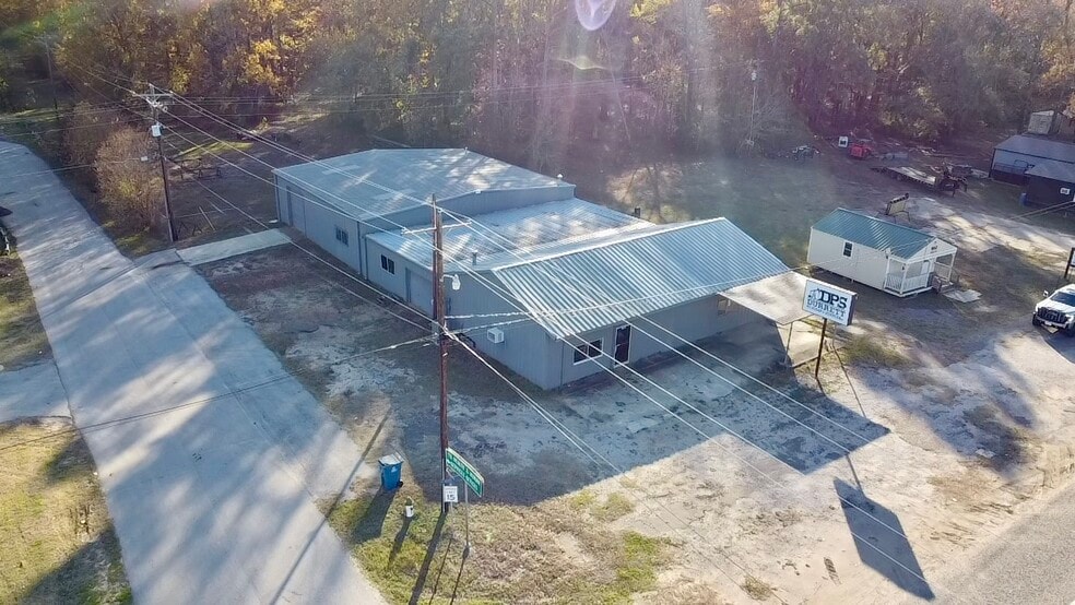 More Photos Of 402 Bermuda st, Quitman Flex For Sale