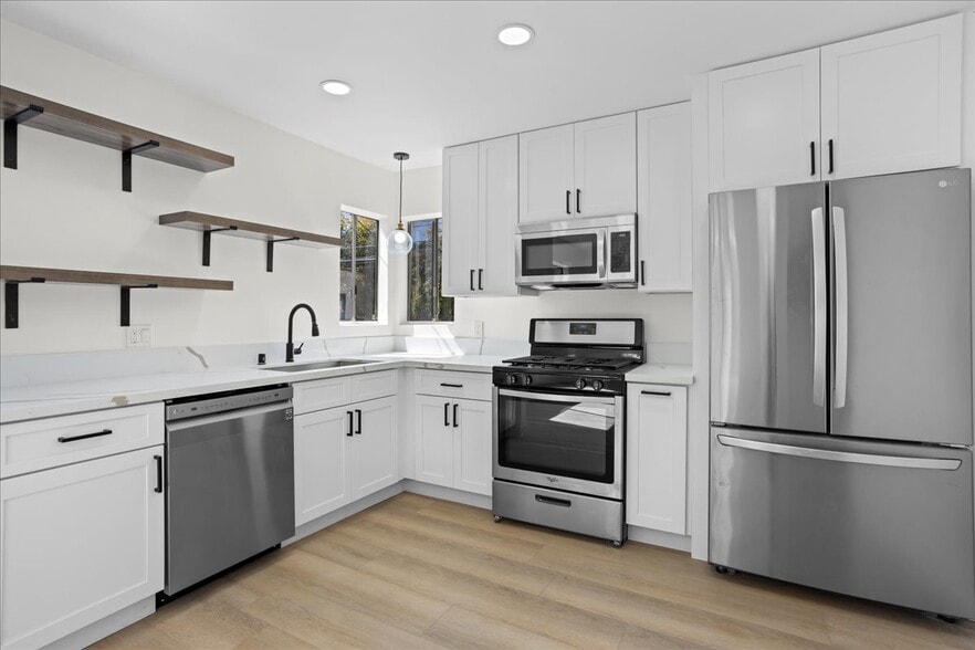 More Photos Of 2218 24th St, Santa Monica Apartments For Sale