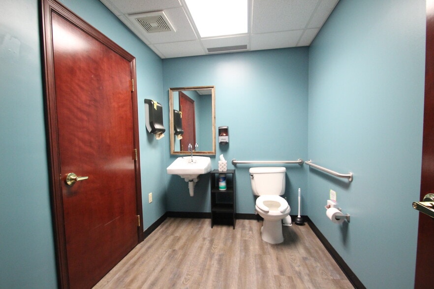 More Photos Of 4087 Medina Rd, Medina Medical For Lease