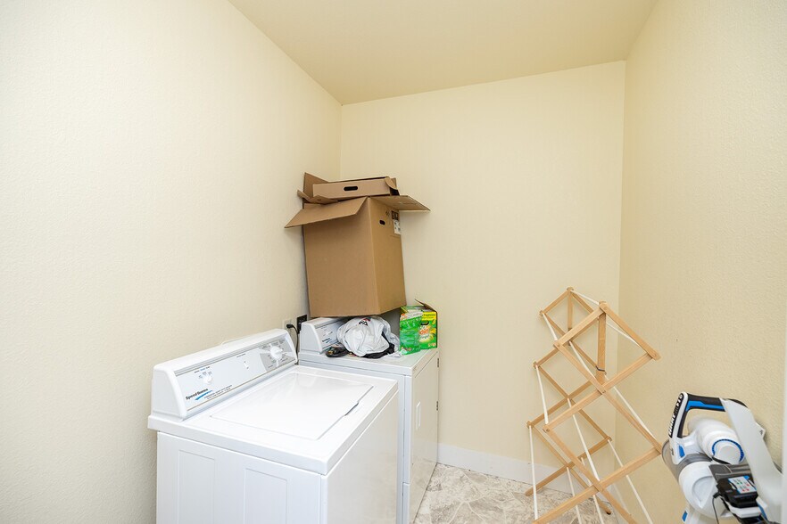 More Photos Of 115 N Main St, Lindsborg General Retail For Sale