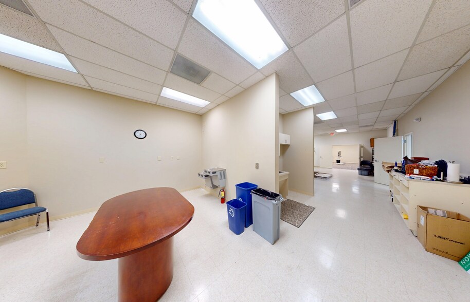 More Photos Of 3846 Electric Rd, Roanoke Freestanding For Sale