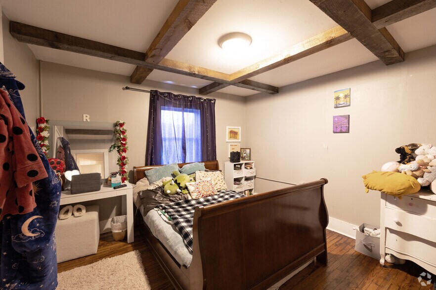 More Photos Of 13 Park Ave, Hadley Restaurant For Sale