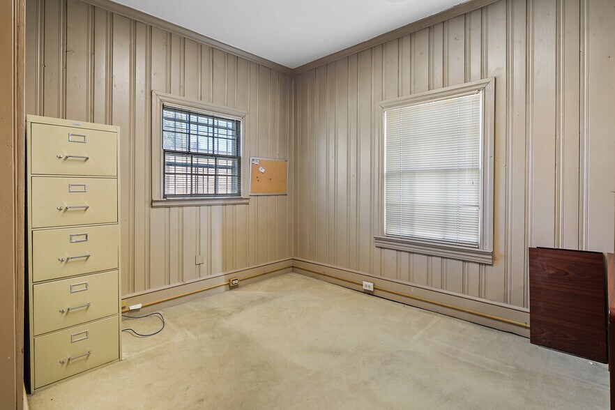 More Photos Of 127 S Cool Spring St, Fayetteville Office For Sale