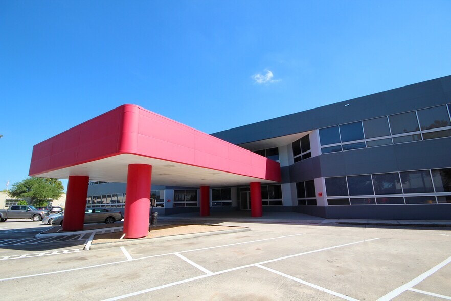 More Photos Of 16903 Red Oak Dr, Houston Office For Lease