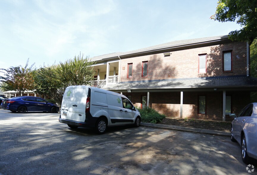 More Photos Of 200 Market Pl, Roswell Office Residential For Lease