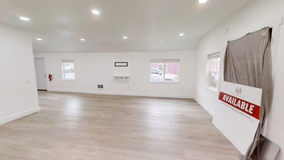 More Photos Of 11518 NE Sandy Blvd, Portland Apartments For Lease