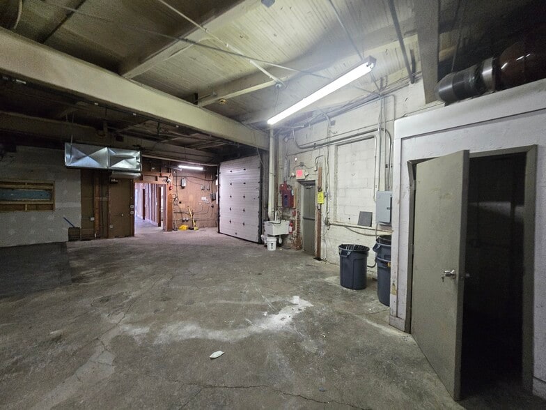 More Photos Of 4507 Lorain Ave, Cleveland Office For Lease
