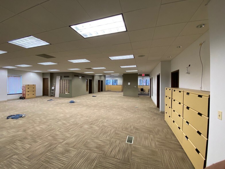 More Photos Of 25-27 N Northwest Hwy, Park Ridge Office For Lease