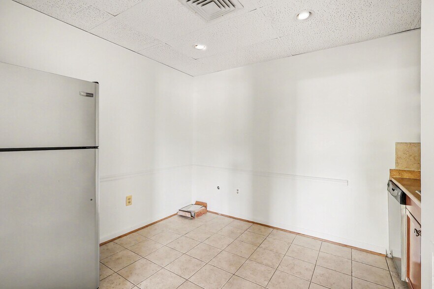 More Photos Of 10875 Main St, Fairfax Medical For Sale