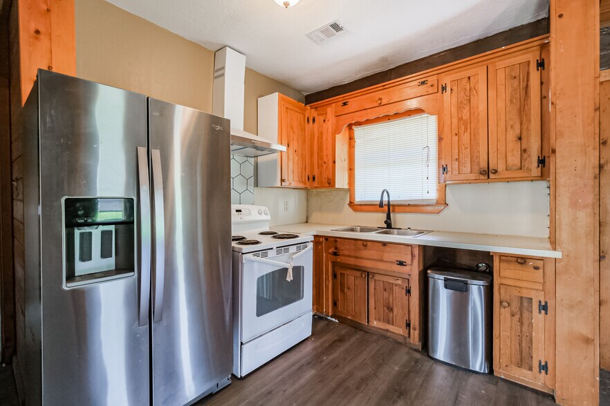 More Photos Of 17857 State Highway 36 S, Somerville Freestanding For Sale