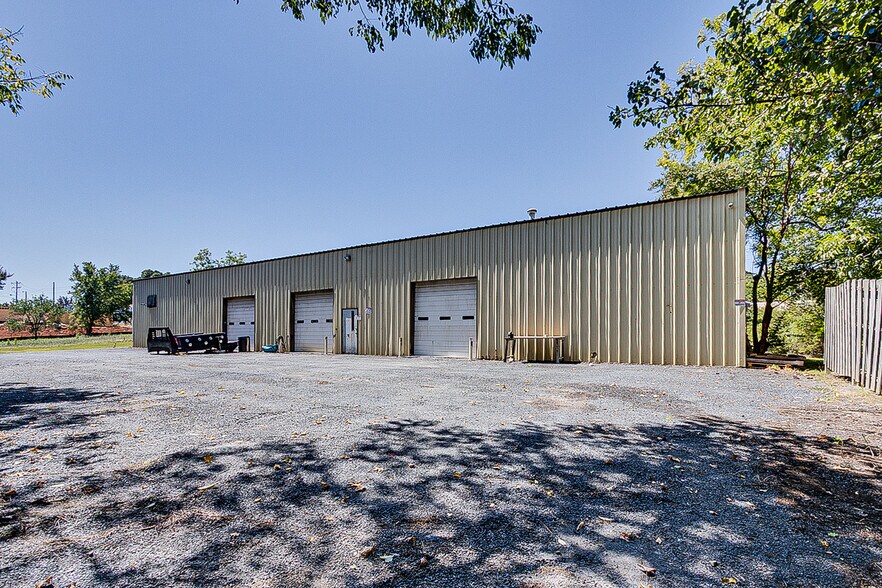 More Photos Of 174 LeWallen Rd, Asheboro Auto Repair For Lease