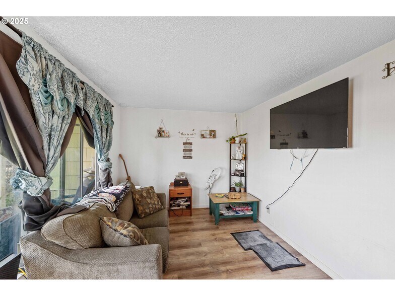 More Photos Of 1900 Monroe St, North Bend Apartments For Sale