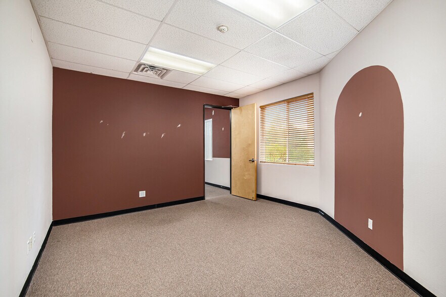 More Photos Of 10390 W Bradford Rd, Littleton Office Residential For Sale